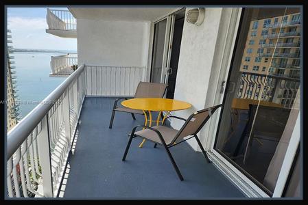 1200 E Brickell Bay Dr 3304, Miami, Florida 33131, USA