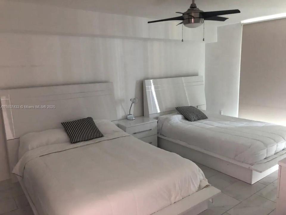 1200 E Brickell Bay Dr 3304, Miami, Florida 33131