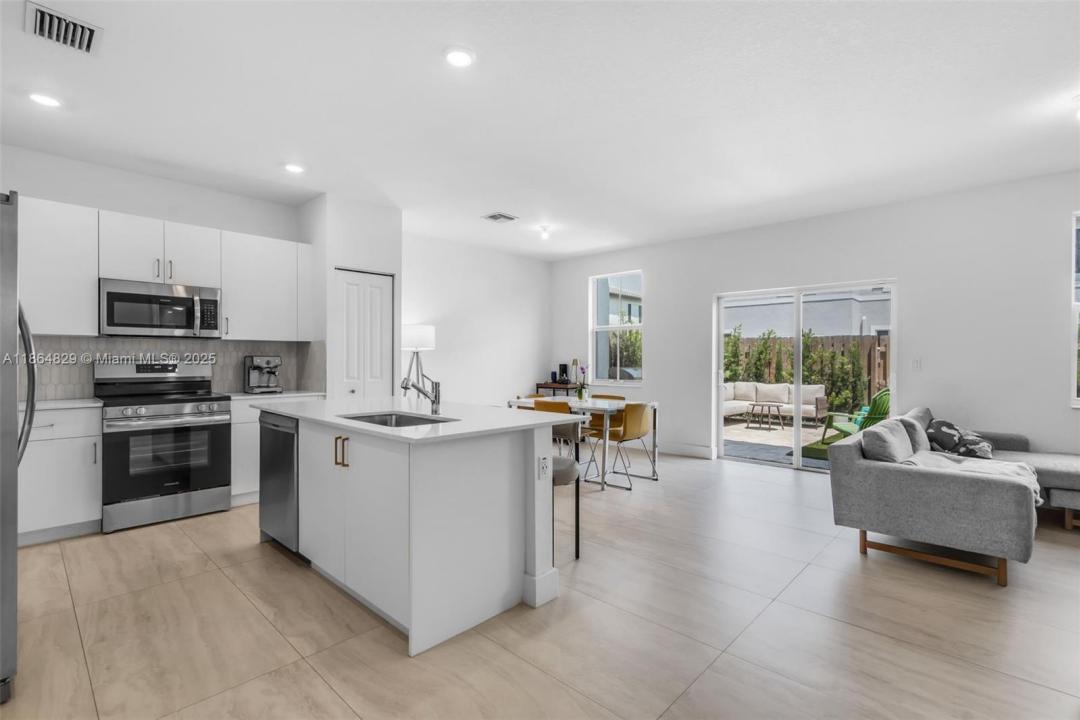 11927 NW 46th St, Coral Springs, Florida 33076
