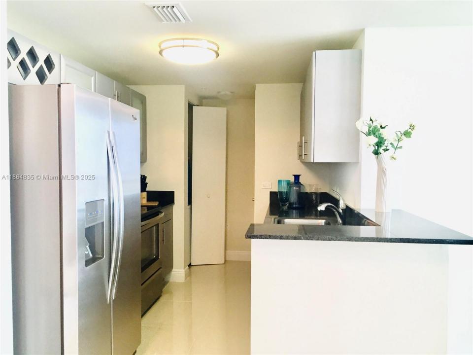 1871 NW S River Dr 1006, Miami, פלורידה 33125, ארצות הברית של אמריקה 