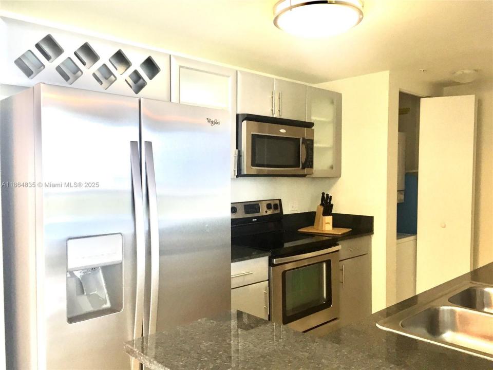 1871 NW S River Dr 1006, Miami, פלורידה 33125, ארצות הברית של אמריקה 