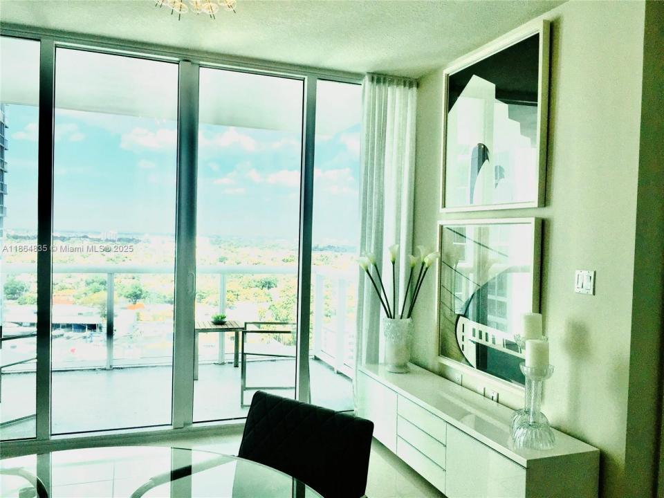 1871 NW S River Dr 1006, Miami, פלורידה 33125, ארצות הברית של אמריקה 