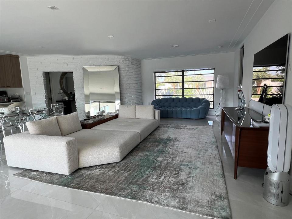 2062 NE 121st Rd, North Miami, Florida 33181