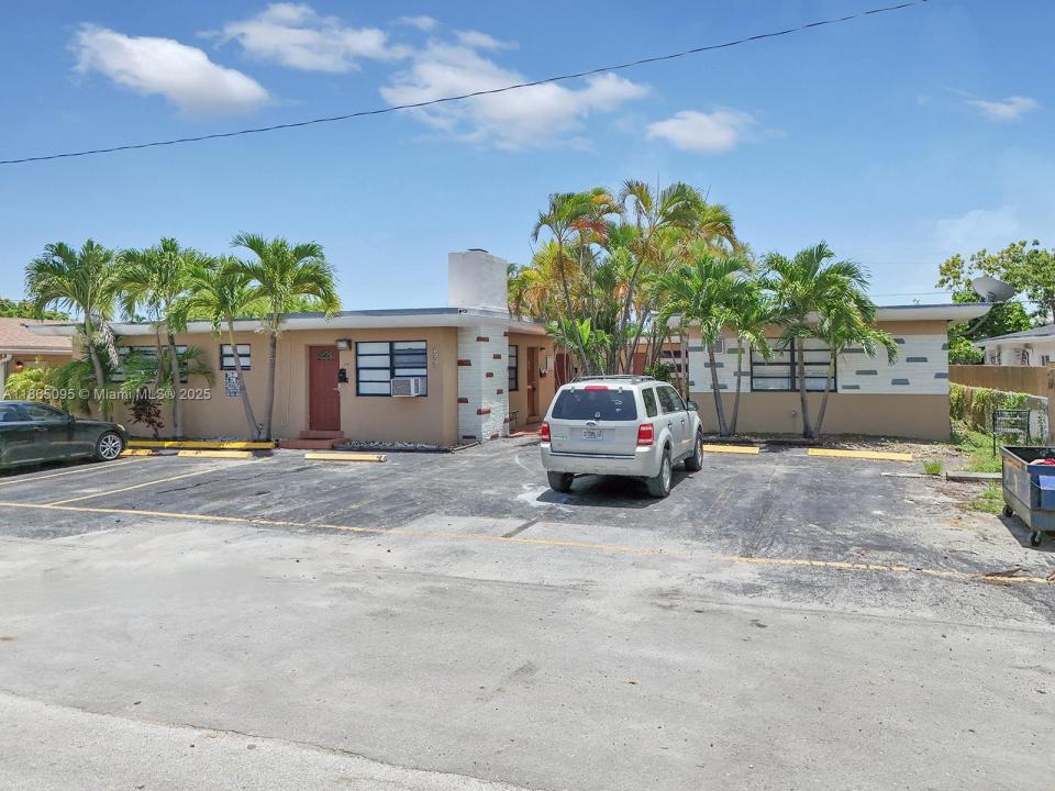 700 NE 6th St, Hallandale Beach, Florida 33009
