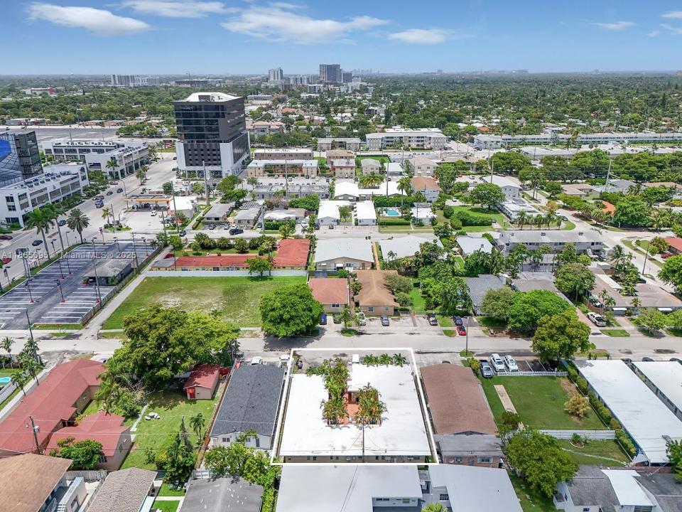 700 NE 6th St, Hallandale Beach, Florida 33009