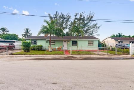 4340 NW 196th St, Miami Gardens, Florida 33055, USA