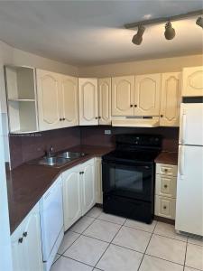 1680 NE 191st St 216-2, Miami, Florida 33179, USA