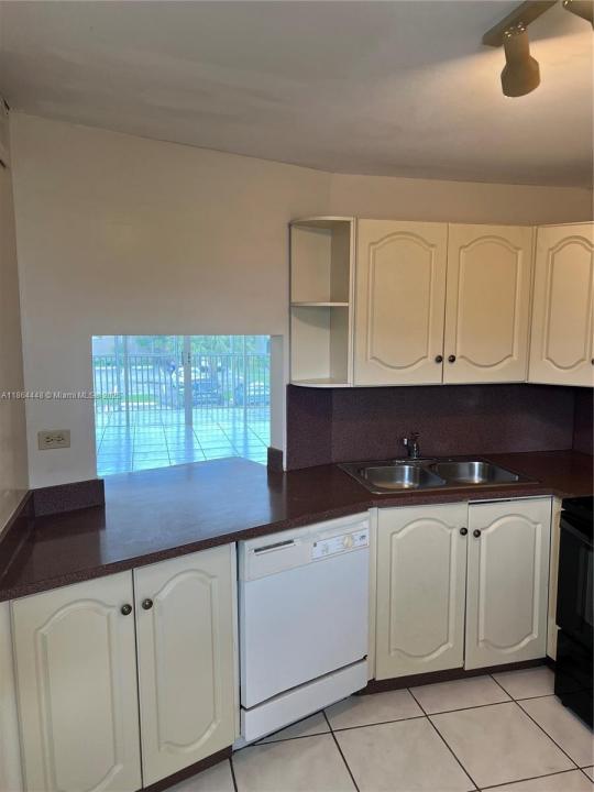 1680 NE 191st St 216-2, Miami, Floryda 33179, USA