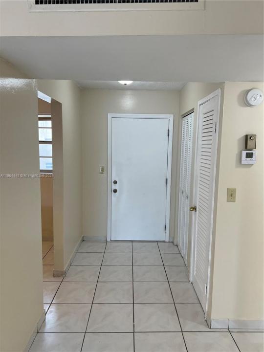 1680 NE 191st St 216-2, Miami, Floryda 33179, USA