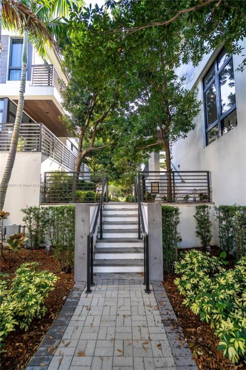 8263 NW 47th Ter, Doral, Florida 33166, Amerika Birleşik Devletleri