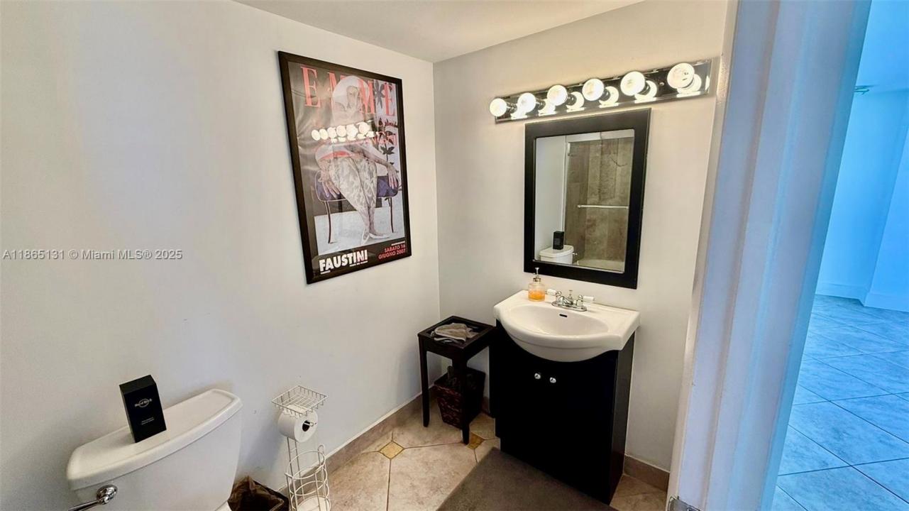 11930 N Bayshore Dr 1109, North Miami, Флорида 33181, Соединенные Штаты