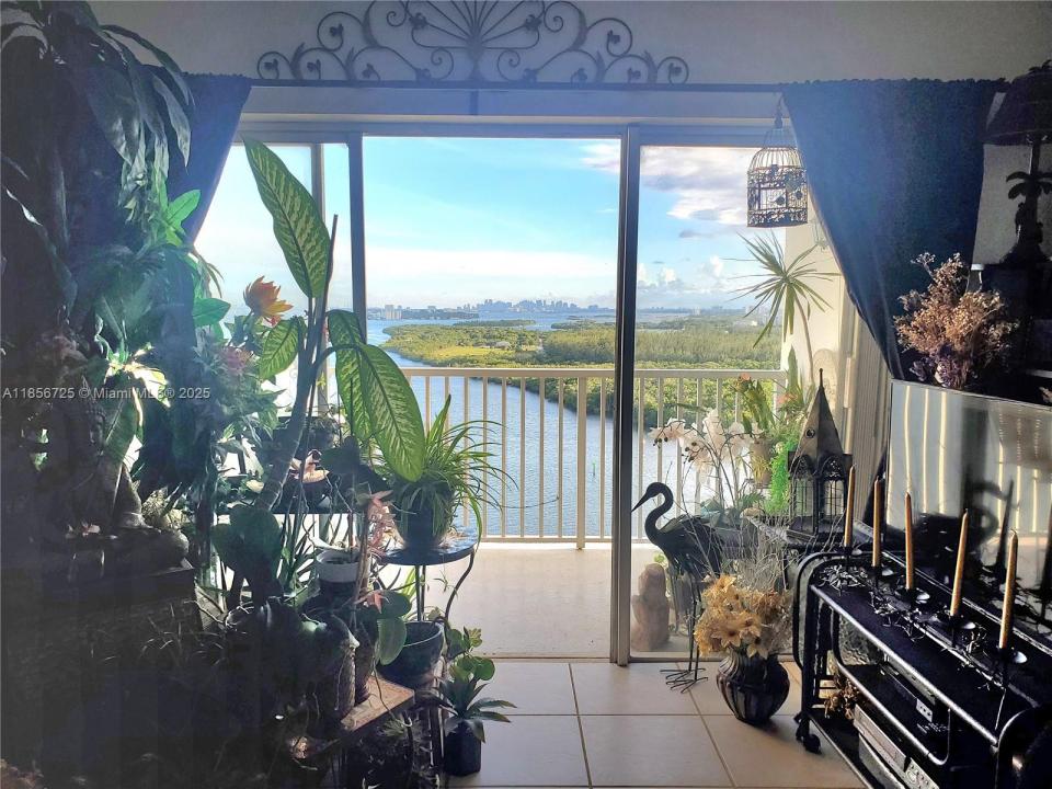 300 Bayview Dr 1902, Sunny Isles Beach, Flórida 33160, Estados Unidos