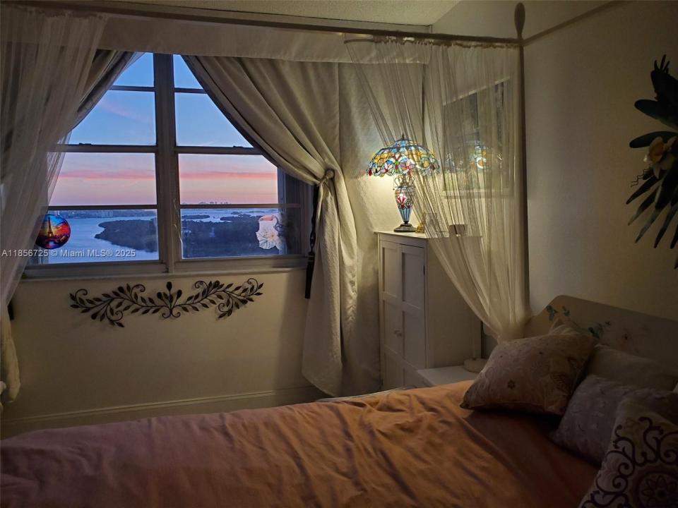 300 Bayview Dr 1902, Sunny Isles Beach, Flórida 33160, Estados Unidos