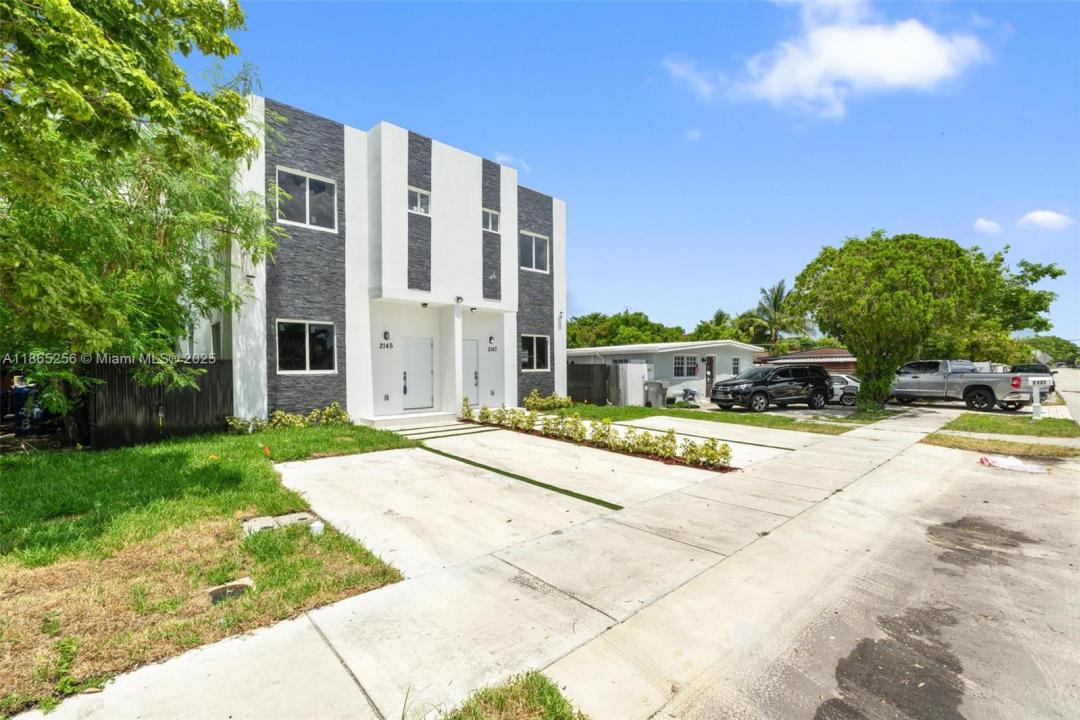 2143 NW 4 Th st 2, Pompano Beach, 佛罗里达州 33069, 美国