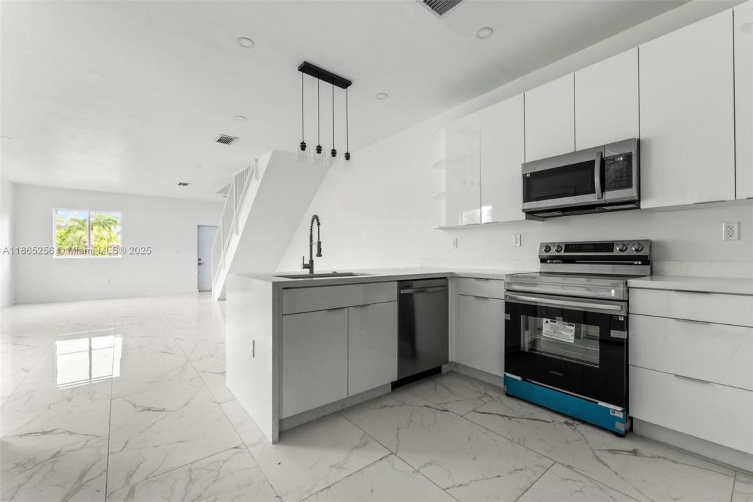 2143 NW 4 Th st 2, Pompano Beach, 佛罗里达州 33069, 美国