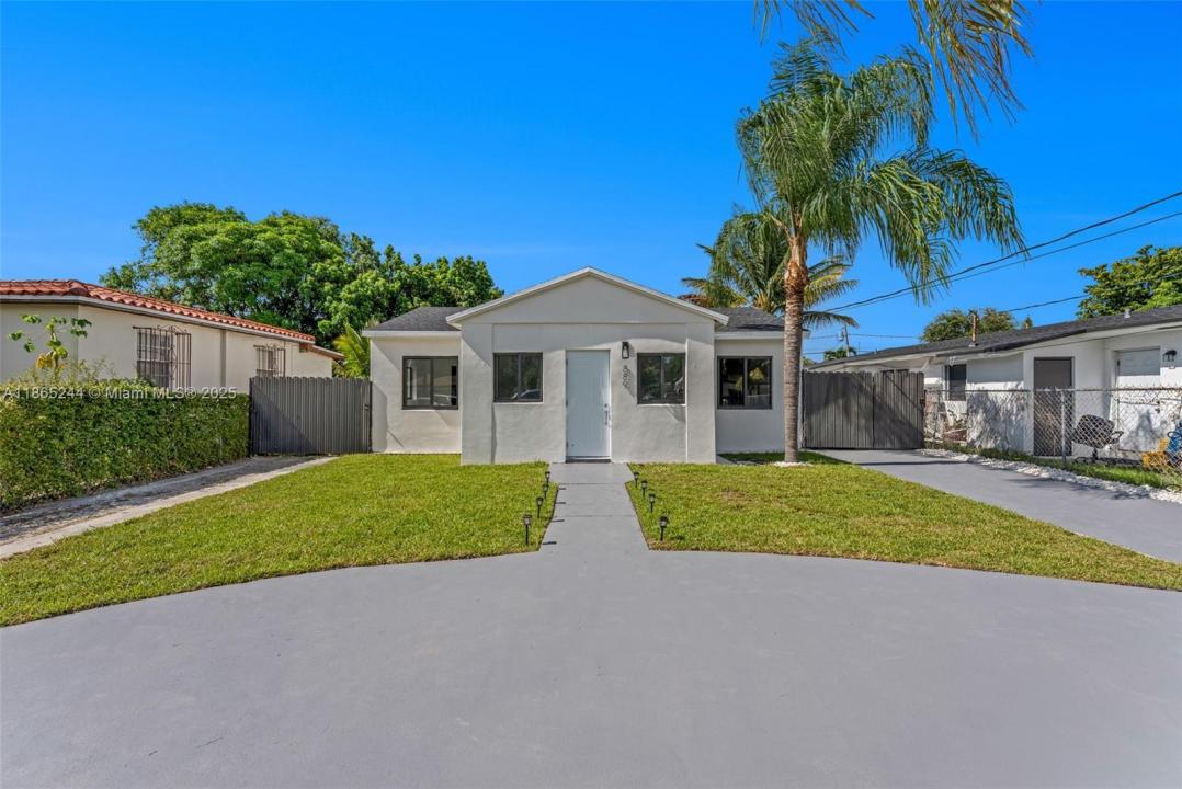 889 NW 102nd St, Miami, Floryda 33150, USA