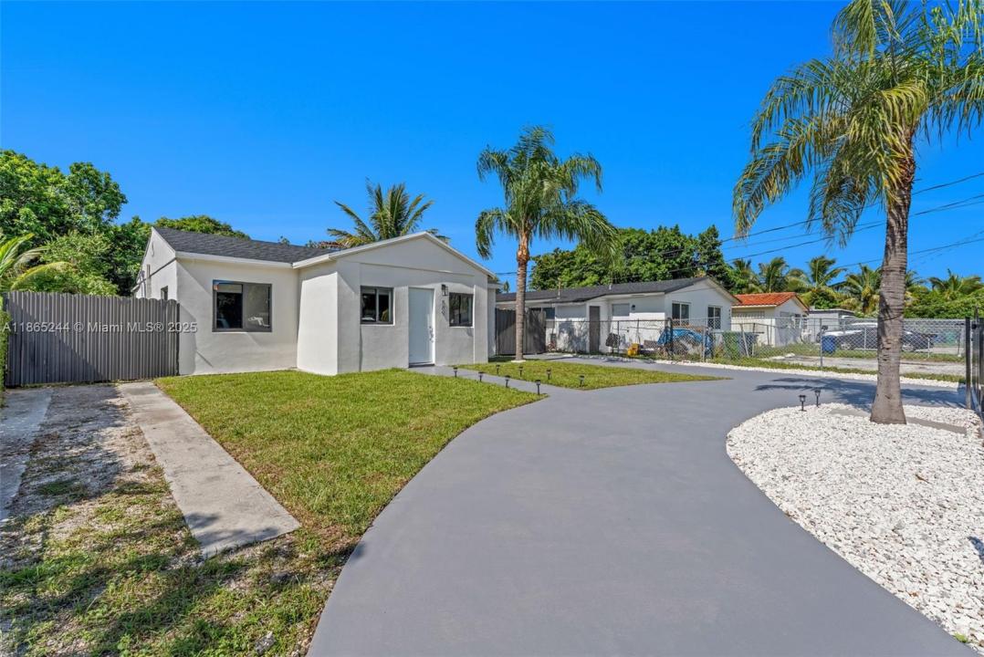 889 NW 102nd St, Miami, Floryda 33150, USA