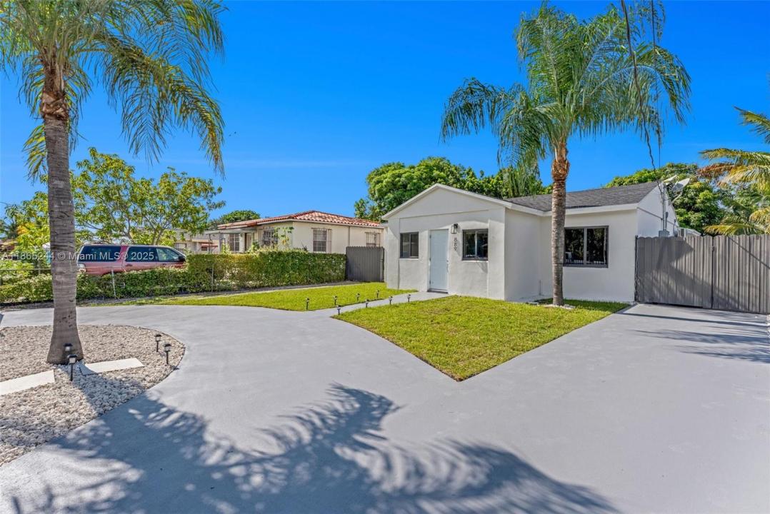 889 NW 102nd St, Miami, Floryda 33150, USA