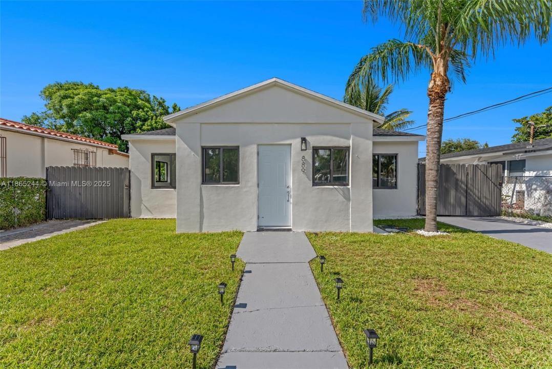 889 NW 102nd St, Miami, Floryda 33150, USA