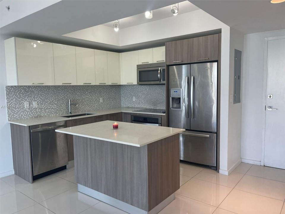 5252 NW 85th Ave 1809, Doral, Florida 33166, USA