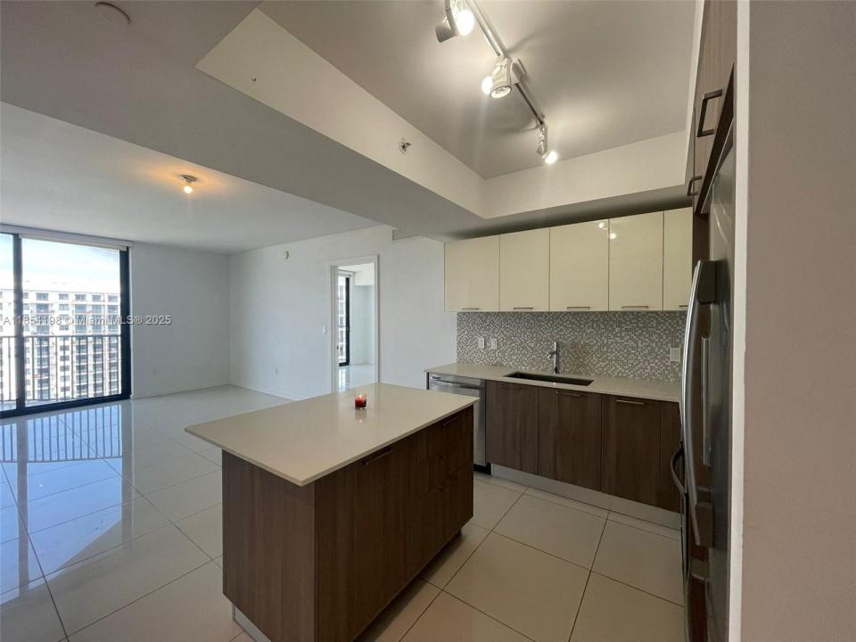 5252 NW 85th Ave 1809, Doral, Florida 33166, USA