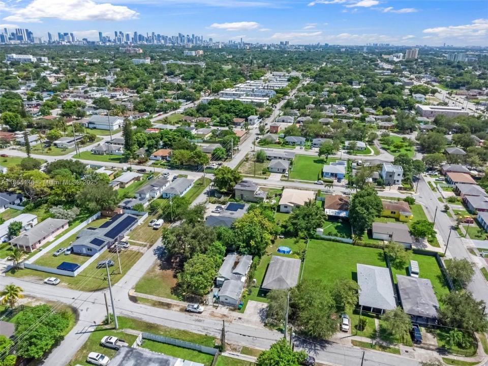 2106 NW 70th St, Miami, Florida 33147, Estados Unidos