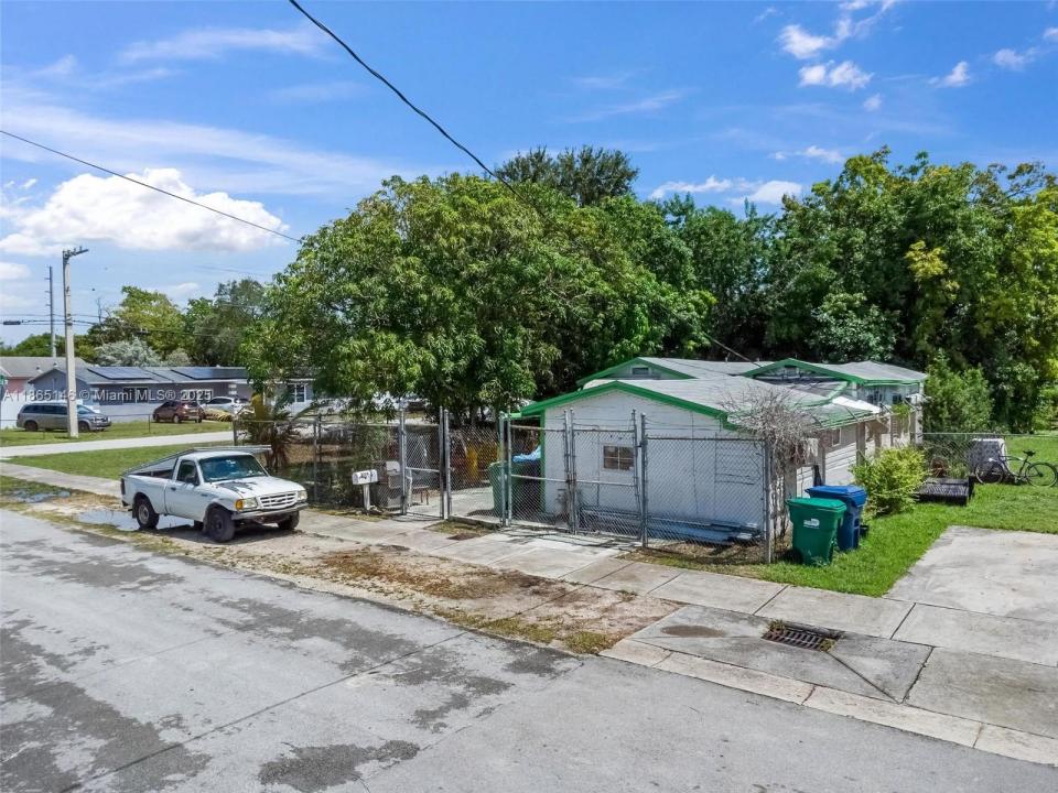 2106 NW 70th St, Miami, Florida 33147, Estados Unidos