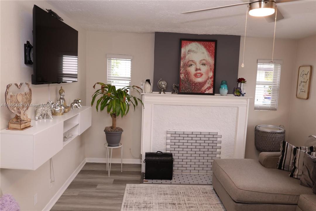 2446 Grant St, Hollywood, Florida 33020