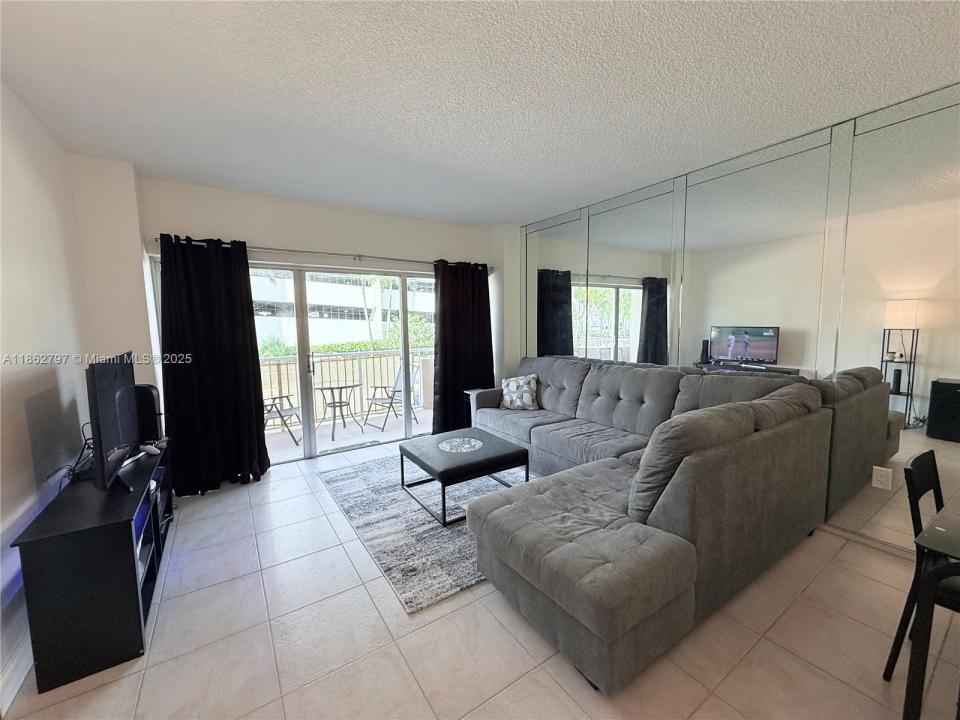 1965 S Ocean Dr LD, Hallandale Beach, Florida 33009, USA