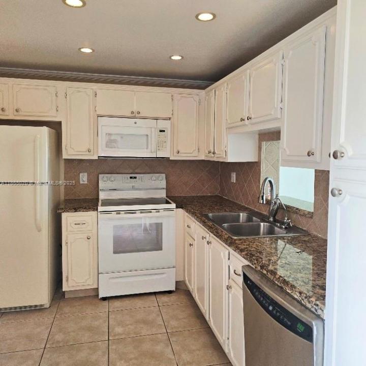 205 SE 11th Ter 302, Dania Beach, Florida 33004, Estados Unidos