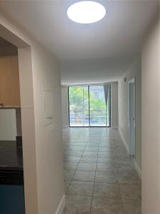 2935 NE 163rd ST 3P, North Miami Beach, Florida 33160, USA