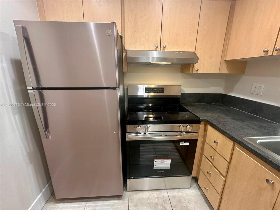 2935 NE 163rd ST 3P, North Miami Beach, Флорида 33160, Соединенные Штаты