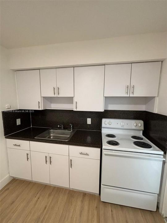 1018 NW 2nd St 6, Miami, Florida 33128, Stati Uniti