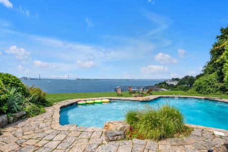 22 Martin Court, North Hempstead, Нью-Йорк 11024, Соединенные Штаты