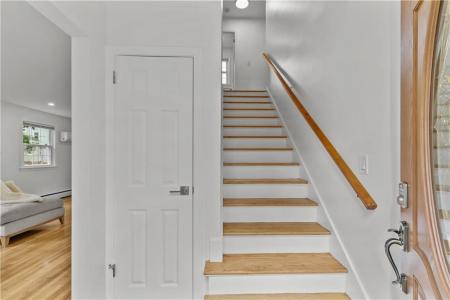 12 Granada Terrace, Middletown, Rhode Island 02842, USA