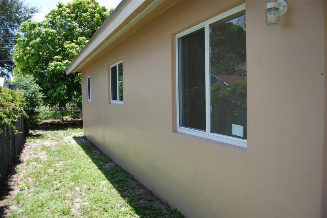 3020 NW 71st St, Miami, Флорида 33147, Соединенные Штаты