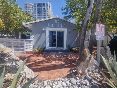 Hollywood, Florida 33019, USA