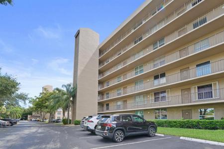 4550 NW 18th Avenue 301, Deerfield Beach, Florida 33064, USA