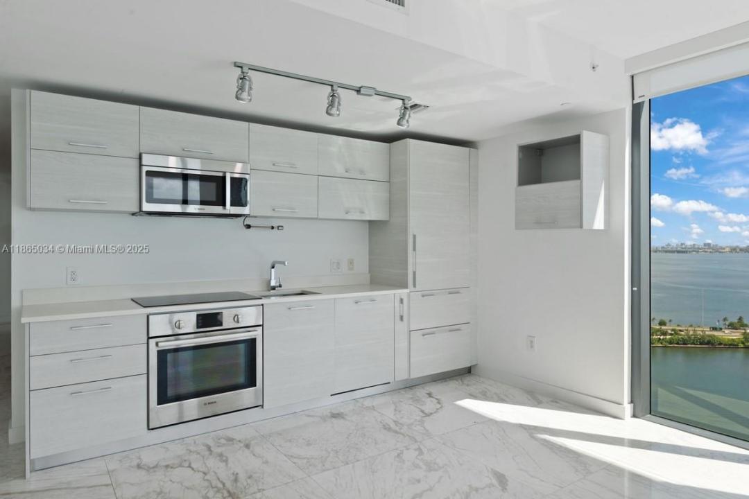 650 NE 32nd St 2907, Miami, Florida 33137