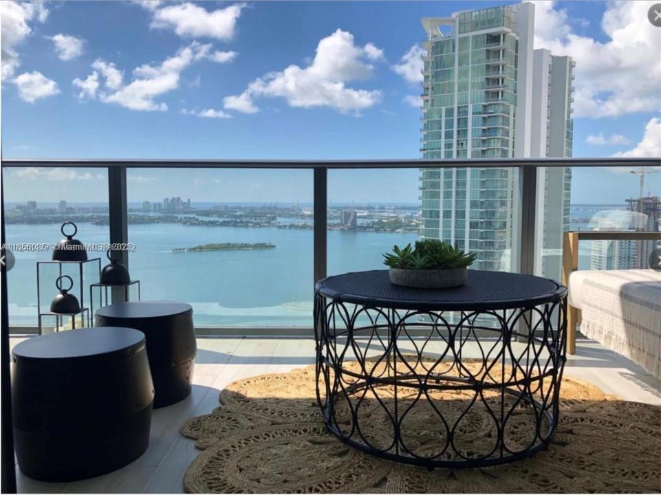 650 NE 32nd 4003, Miami, Flórida 33137, Estados Unidos