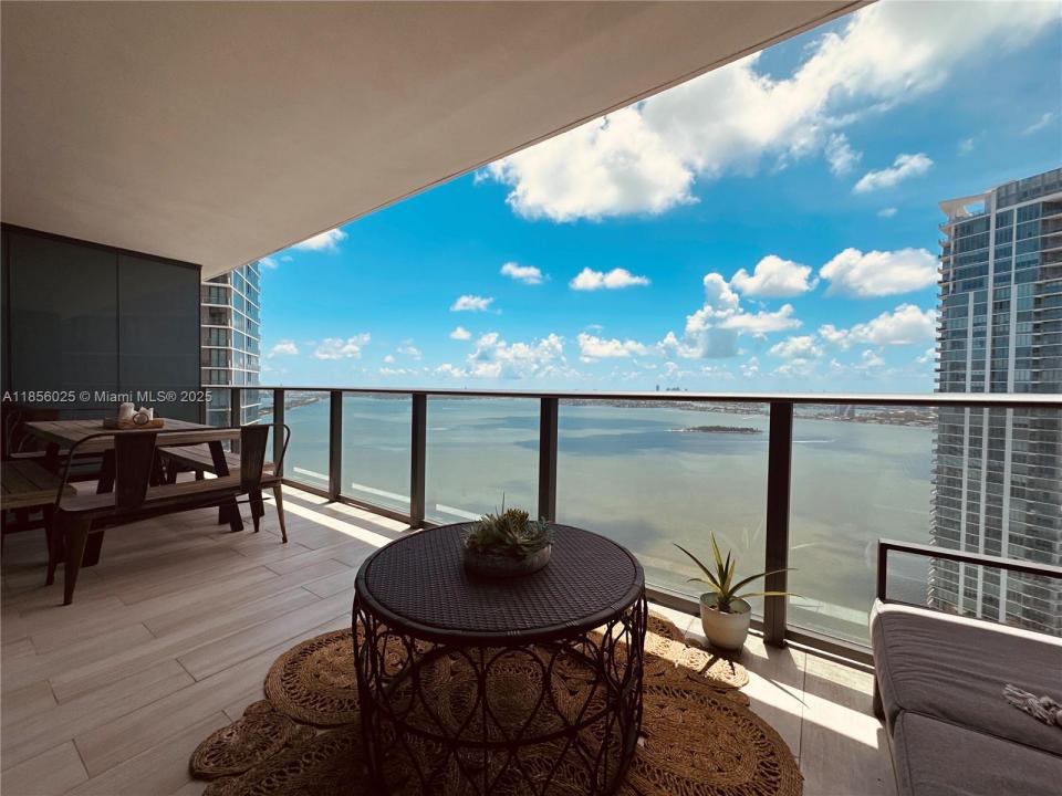 650 NE 32nd 4003, Miami, Flórida 33137, Estados Unidos