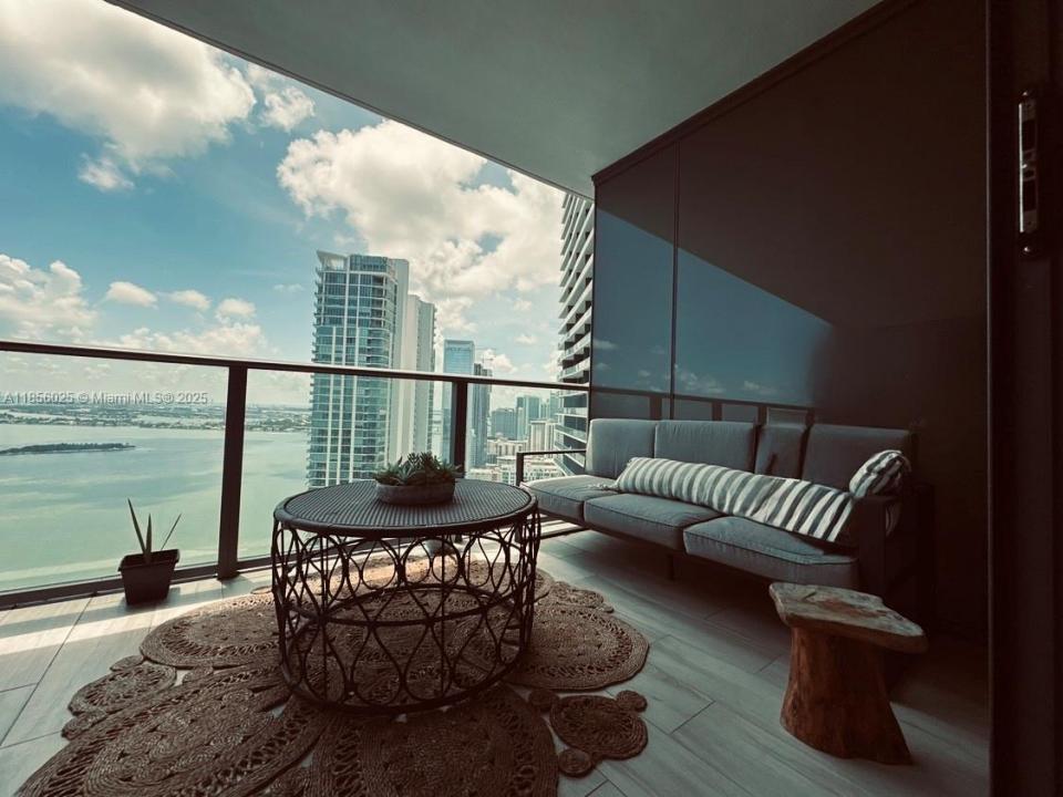 650 NE 32nd 4003, Miami, Flórida 33137, Estados Unidos
