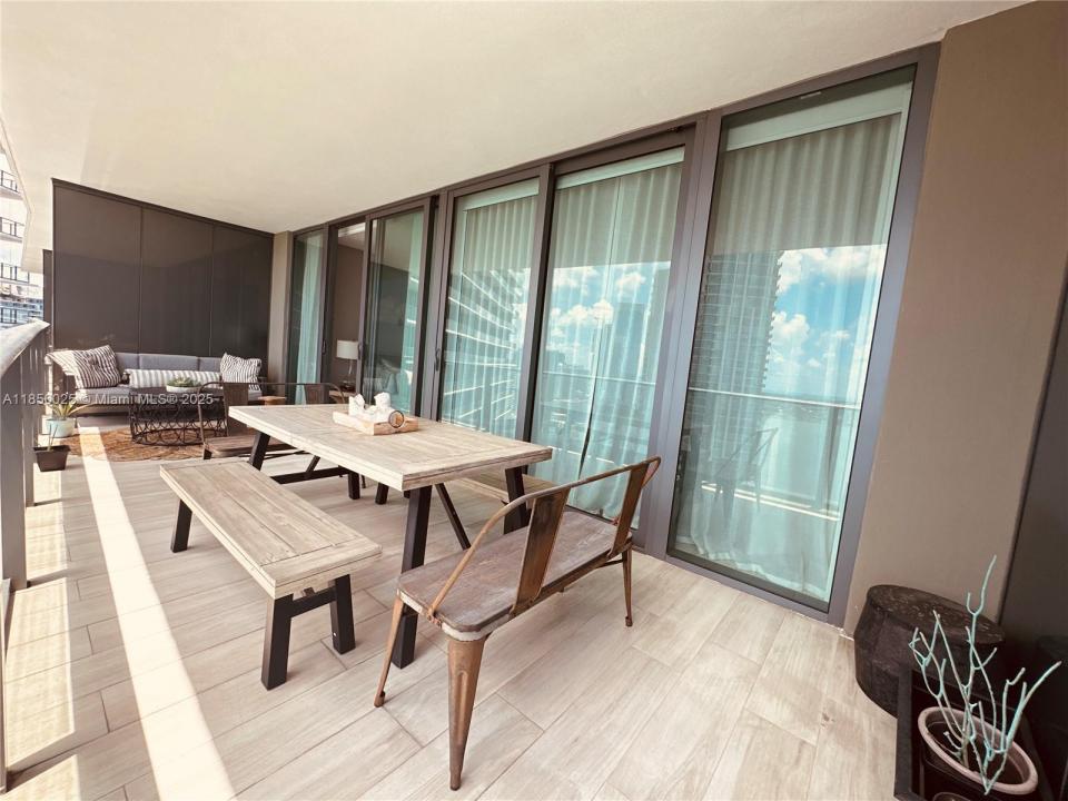 650 NE 32nd 4003, Miami, Flórida 33137, Estados Unidos