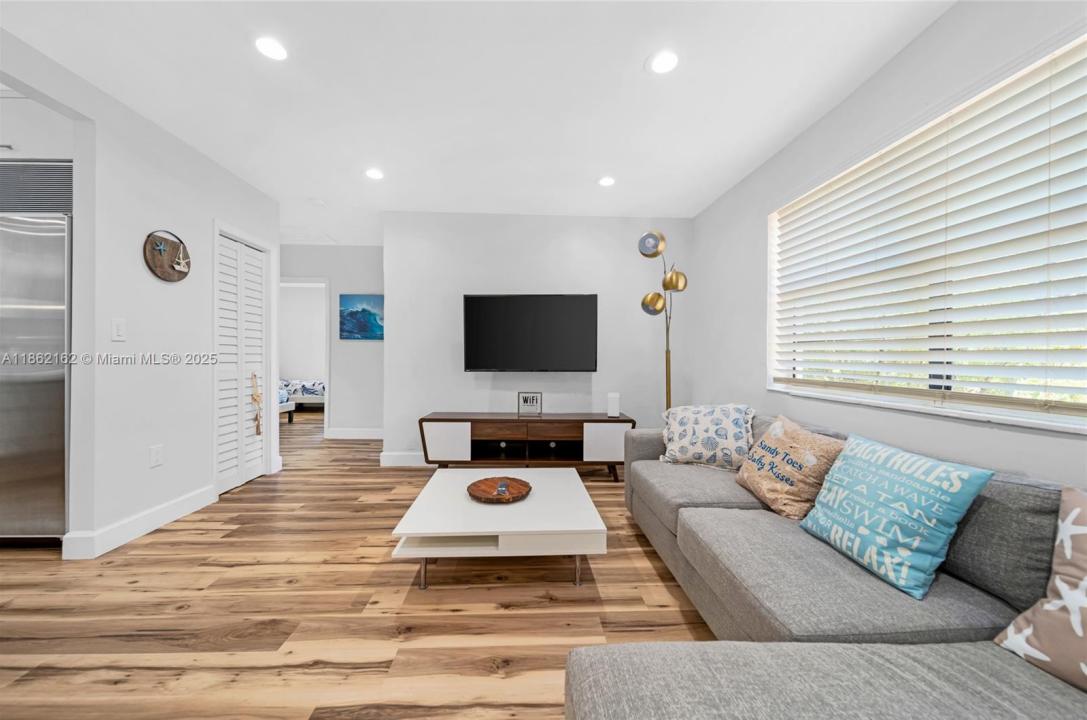 12075 NE 10th Ave, Biscayne Park, Florida 33161, HOA KỲ