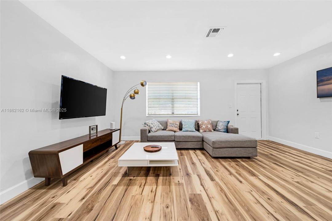 12075 NE 10th Ave, Biscayne Park, Florida 33161, HOA KỲ