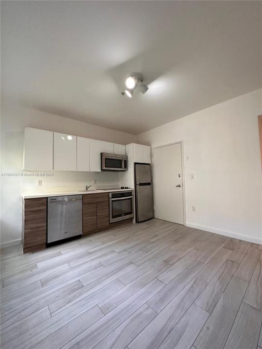 1450 Meridian Ave 103, Miami Beach, Florida 33139, USA