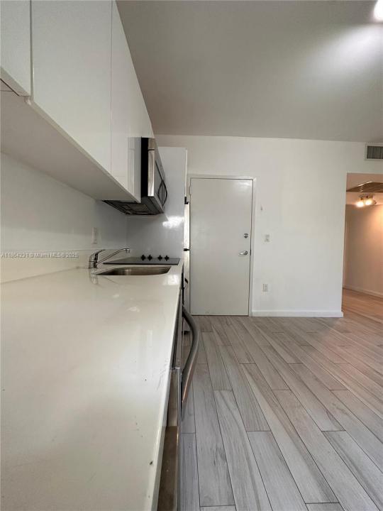 1450 Meridian Ave 103, Miami Beach, Florida 33139, USA