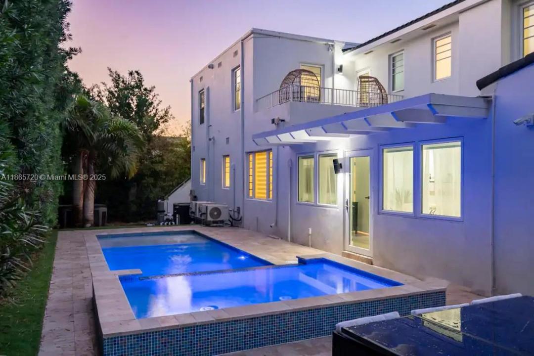 320 Polk St, Hollywood, Florida 33019