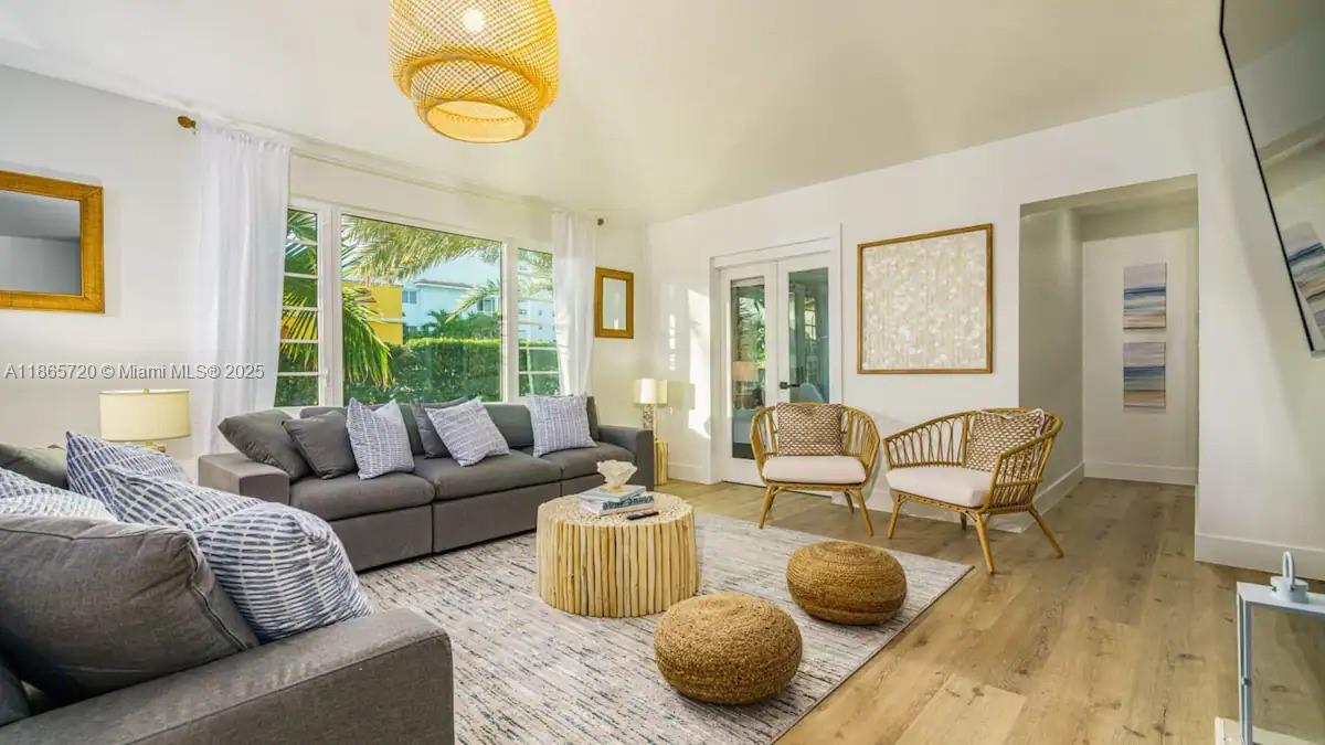 320 Polk St, Hollywood, Florida 33019