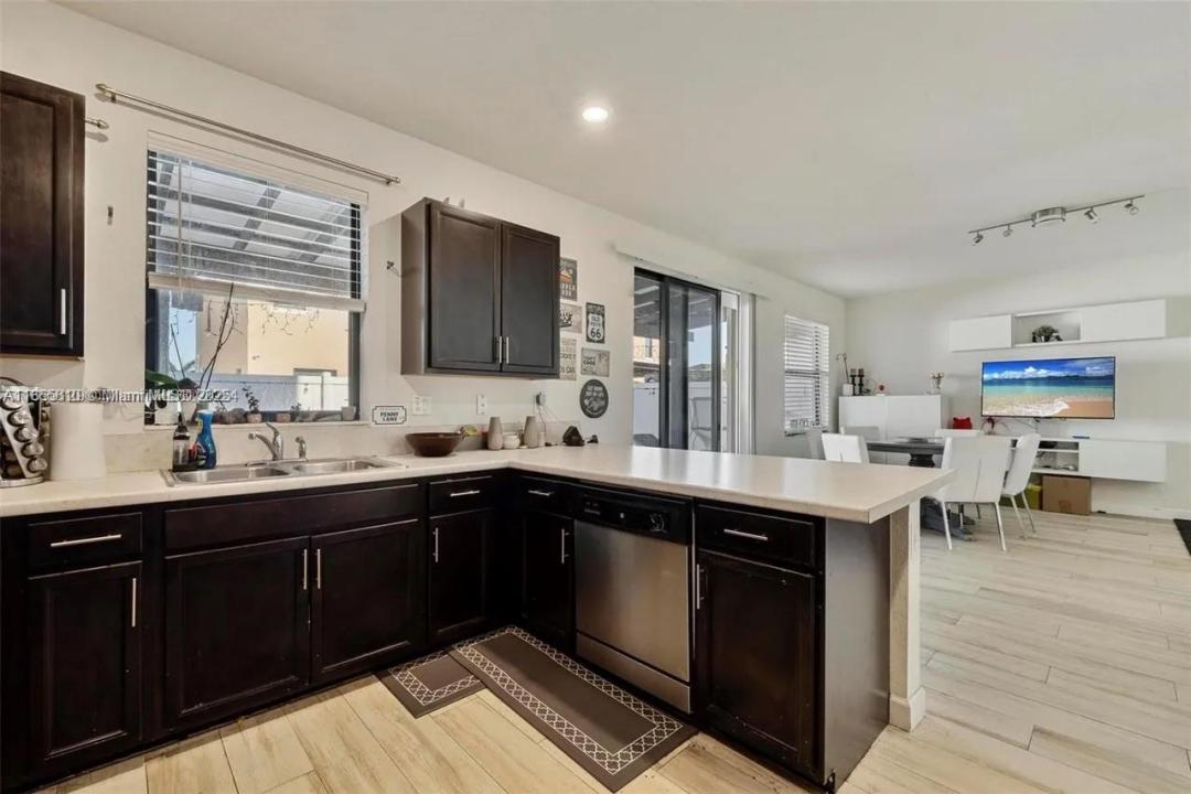 10521 W 35th Way, Hialeah, Florida 33018, Amerika Birleşik Devletleri